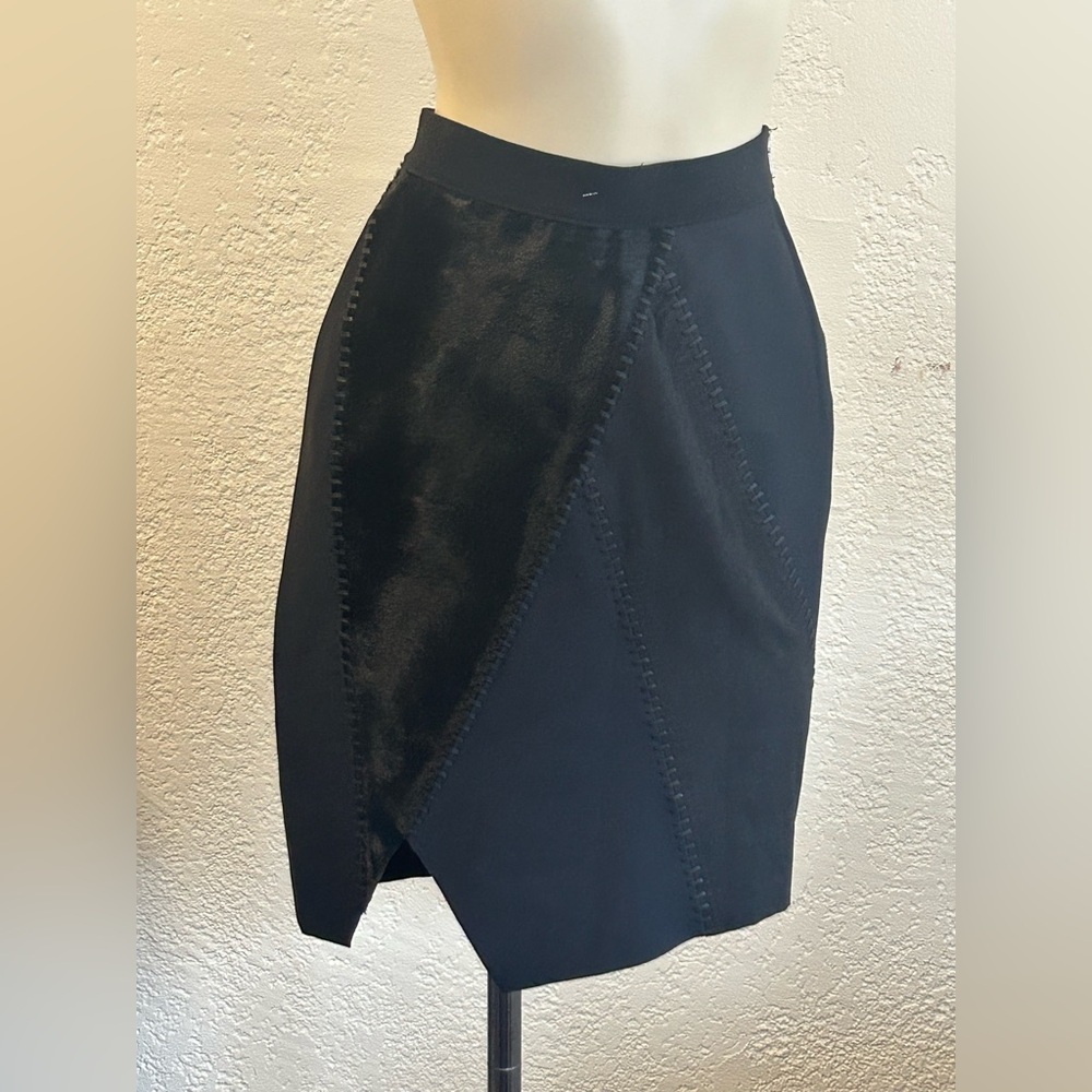 Elie Tahari Black lambs leather Knee-Length Asymmetrical faux Wrap Skirt  Sz 4